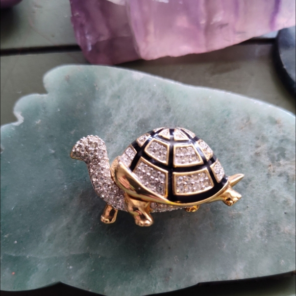 Swarovski Jewelry - ‼️last call Clearance Swarovski signed turtle brooch🐢